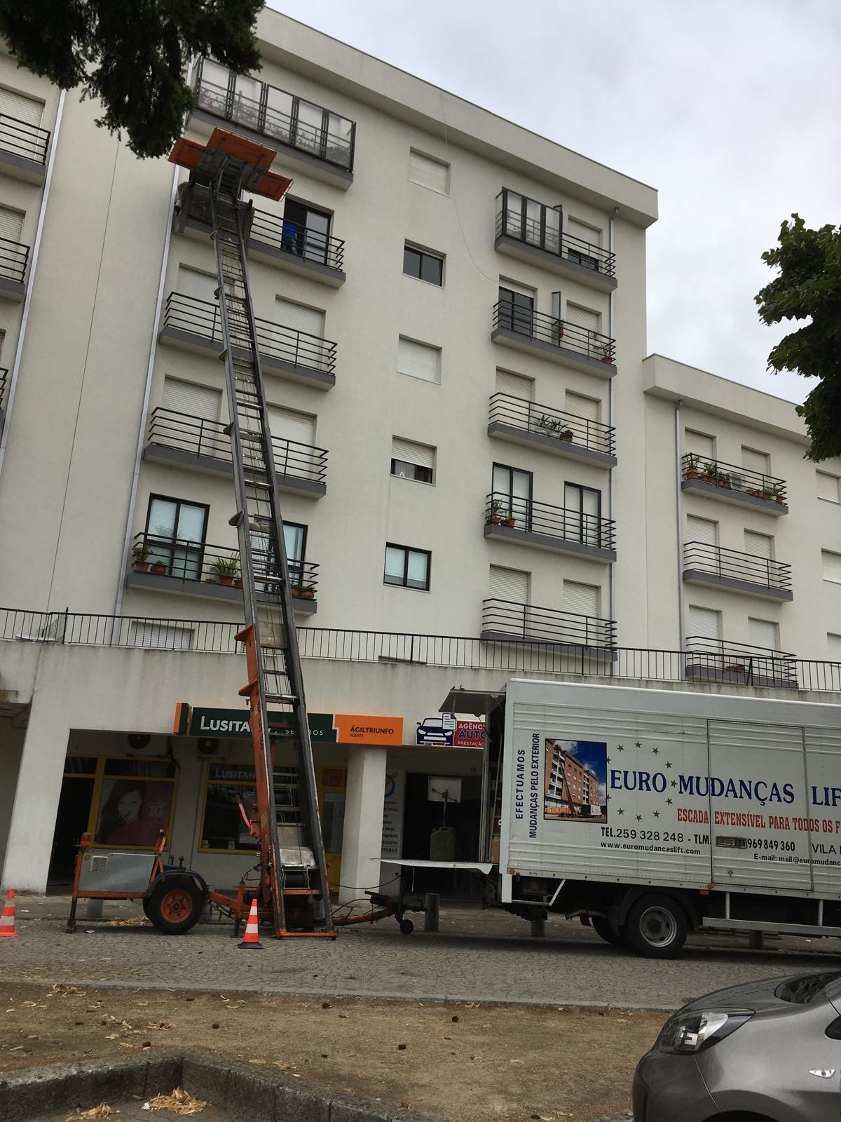 Mudança com Elevador Exterior